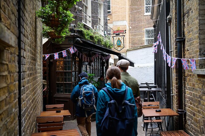 Devour London Historical Pub Tour:Traditional British Food & Ales - A 3:00 pm London pub crawl that still works like lunch