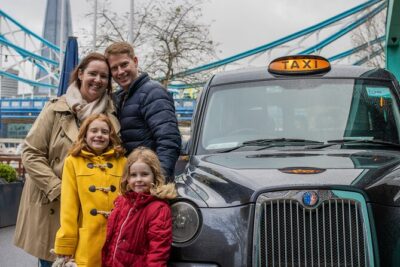 Discover London in a Panoramic Black Cab - Buckingham Palace and Westminster Abbey: the royal-heavy opening