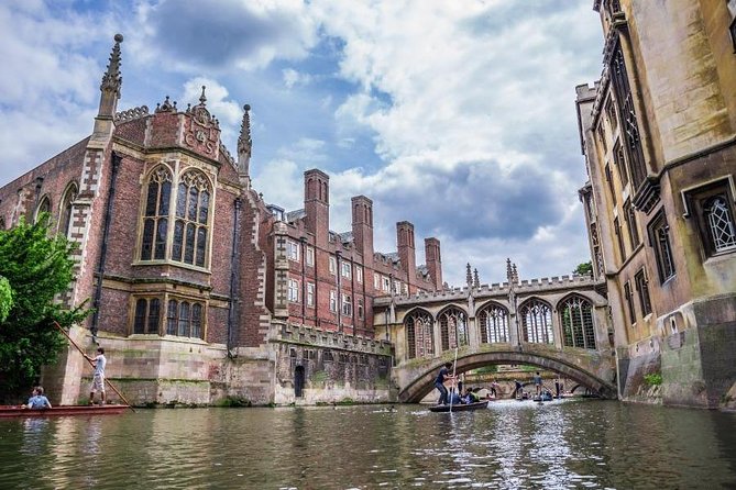 Discover Oxford and Cambridge with Guide from London by Coach - Coach Comfort, Group Size, and The Little Things That Matter