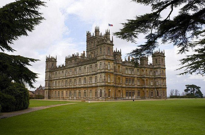 Downton Abbey and Highclere Castle Tour from London - Bampton Village Walk: Lady Mary’s Wedding Church and Grantham Arms