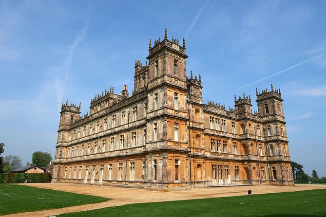 Downton Abbey and Village Coach Tour from London with Highclere - London To Oxfordshire In One Smooth Shot From South Kensington