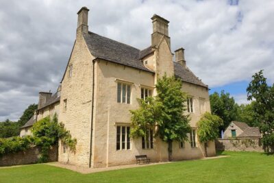 Downton Abbey Day In The Cotswolds Tour - Asthall and the Milford sisters (a quick but intriguing stop)