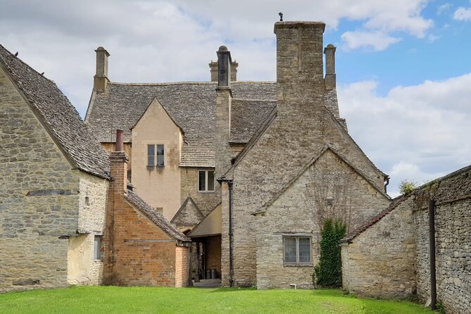 Downton Abbey Day In The Cotswolds Tour - Swinbrook and scenic driving: film touches without the crowds