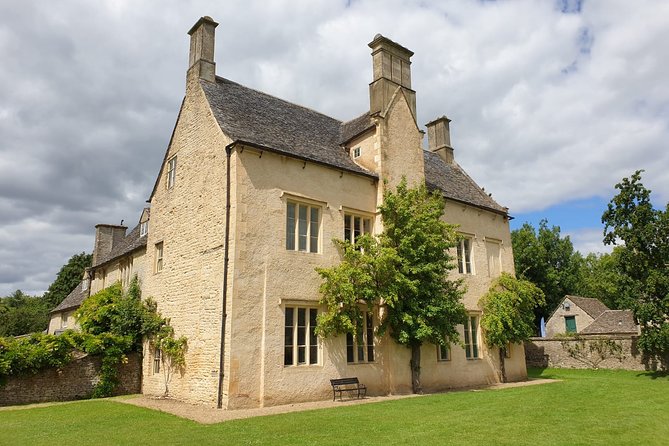 Downton Abbey Day In The Cotswolds Tour - Asthall and the Milford sisters (a quick but intriguing stop)