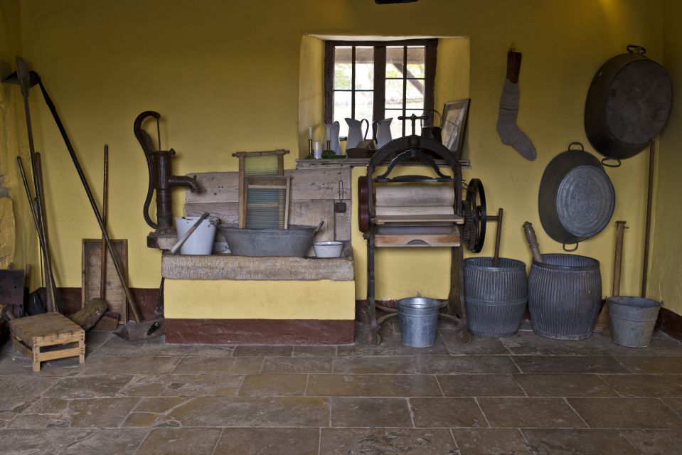 Downton Abbey Film Locations & Blenheim Palace Day Tour - Yew Tree Farm in Cogges: more than a film-location photo