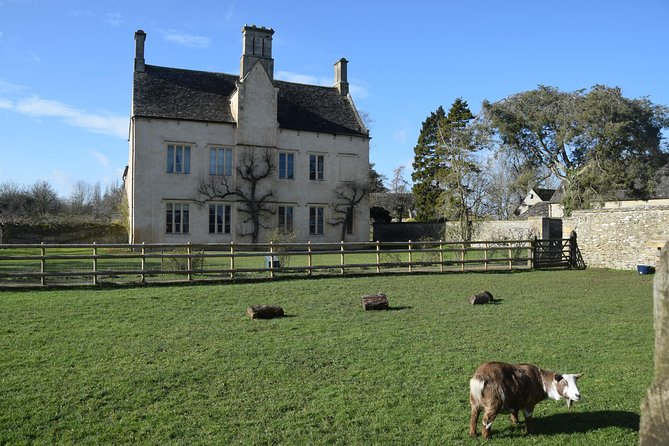 Downton Abbey Town and Country Tour from London by Private Black Taxi - Why Cogges Manor Farm (Yew Tree Farm) is the morning anchor