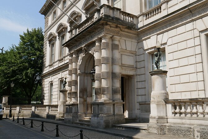 Downton Abbey Town and Country Tour from London by Private Black Taxi - Who this tour fits best