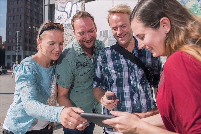 e-Scavenger Hunt London: Explore the City at Your Own Pace - Tower Bridge and the Thames: the instant photo payoff