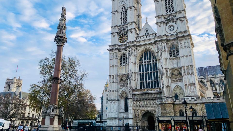 Early Access:Tower of London Opening Ceremony & Royal London - Walking tour of Royal Westminster: Big Ben, Parliament, and Buckingham Palace cues