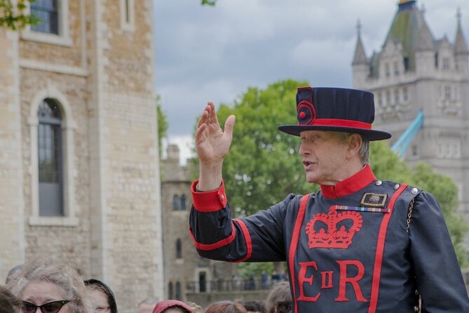 Easy Access Tower of London Crown Jewel Torture and Executions - Meeting at Tower Hill: easy to find, but give yourself buffer time
