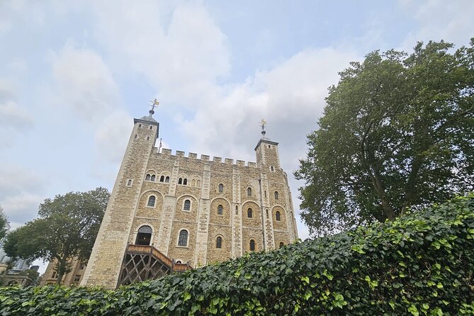 Easy Access Tower of London Crown Jewel Torture and Executions - Optional Thames cruise upgrade: when you want a different kind of London