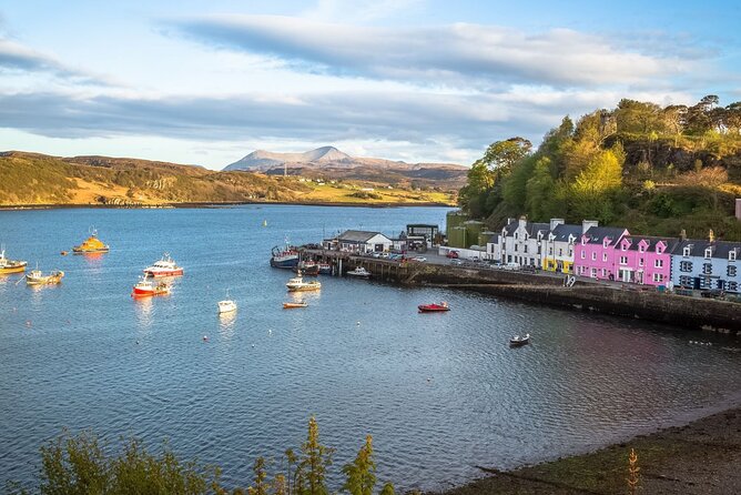 Edinburgh, Loch Ness, The Highlands from London - 3 Day Rail Tour - Hotel Reality Check: Central Locations, Room Variability, and Stairs