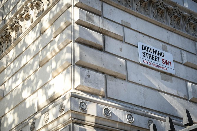 Explore Tower Bridge & London's Top 30 Landmarks Tour - Horse Guards Parade and Whitehall: the photo opportunities come fast