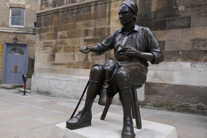 Fashion History Walking Tour in London - Price and value for a 90-minute London walk