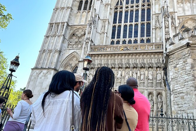 Fast Access Westminster Abbey Private Tour with a London Blue Badge Guide - Practical Comfort: Cold Abbey Air, Uneven Steps, and Respectful Dress