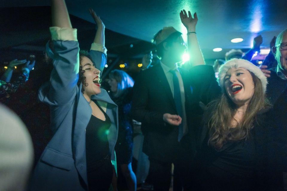 Festive London New Year’s Eve 3-Course Dinner Cruise - Greenwich and The O2: the cruise keeps moving, even when the party pauses