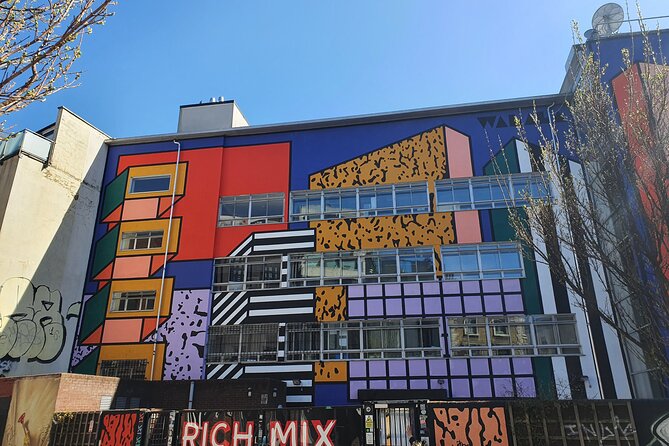 Food & Drink walking tours In London. Discover the East End of London. - Old Truman Brewery: from worker clocks to the skyline chimney