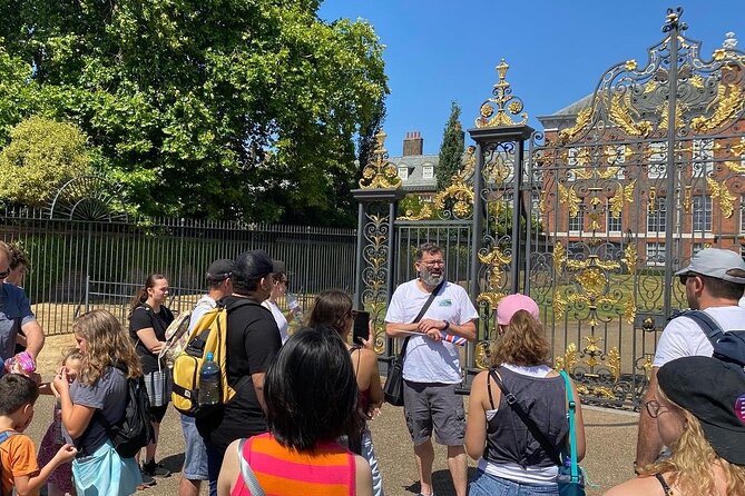 Freddie Mercury and Queen. The London tour - How Grant Lander Brings the Streets to Life (and Keeps It Moving)