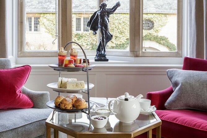 From London: Cotswolds Guided Trip Including Bourton-on-the-Water - Stow-on-the-Wold: classic English market town streets, but watch the timing