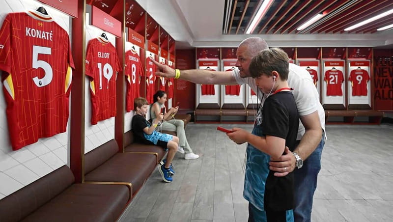 From London: Liverpool FC Stadium & Museum Rail Day Tour - Practical tips to make the day run like clockwork