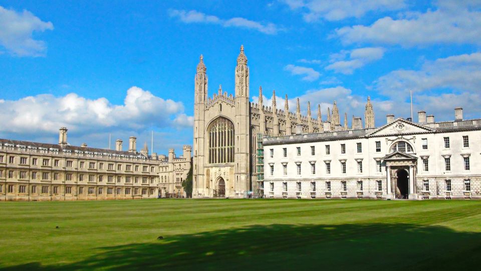 From London: Oxford and Cambridge Universities Tour - From London to Oxford: what the coach ride feels like