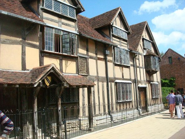 From London: Shakespeare's Stratford-upon-Avon Day Trip by Coach - Meeting in Victoria: do not overthink it, just show up early