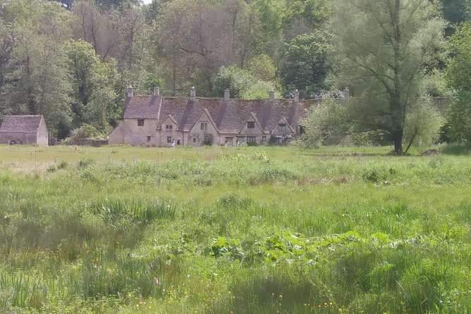 From London: Small-Group Cotswolds Villages Day Tour - Comfort on the road: air-conditioned luxury and a driver who handles stress