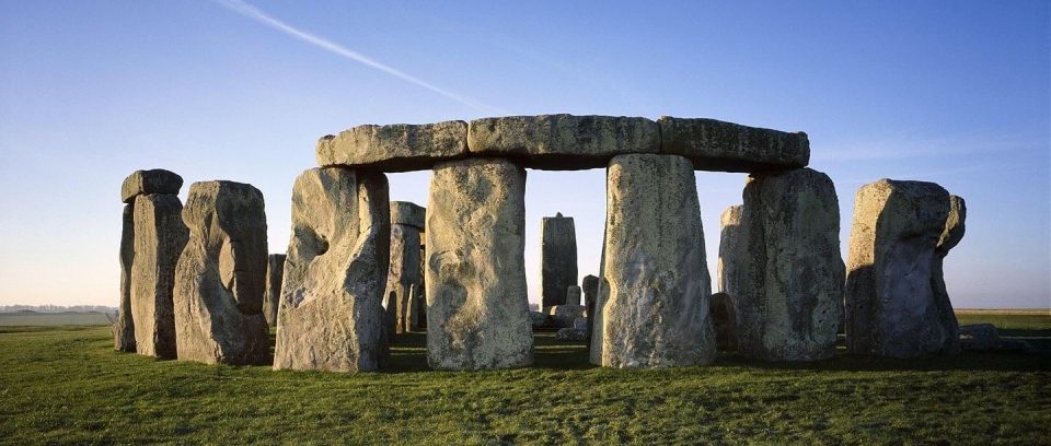 From London: Stonehenge and Windsor Castle Day Trip - The 110-minute van ride: comfort and timing that affects the whole day