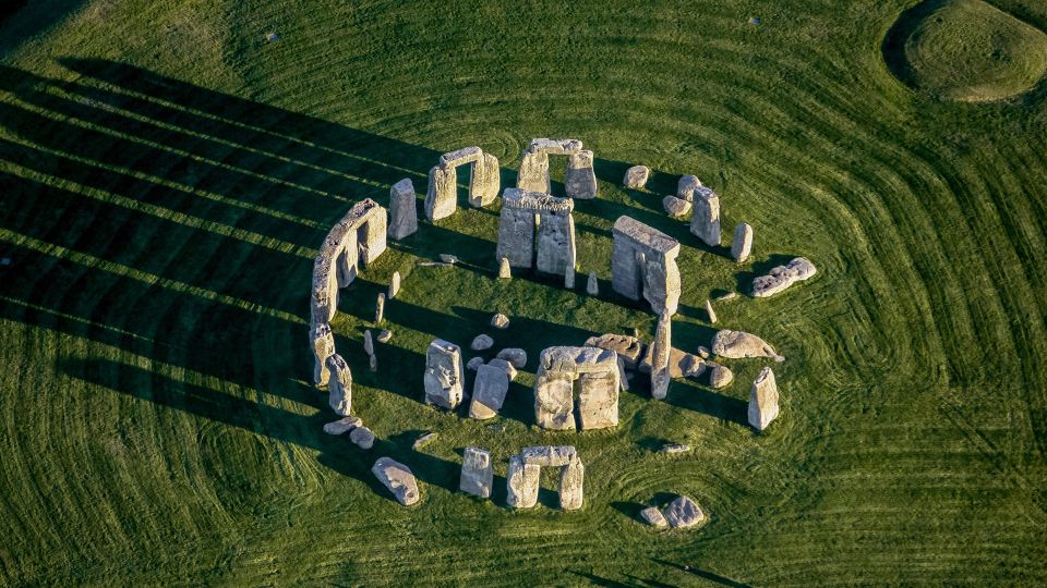From London: Stonehenge and Windsor Castle Day Trip - Stonehenge Visitor Centre: what the booklet helps you notice