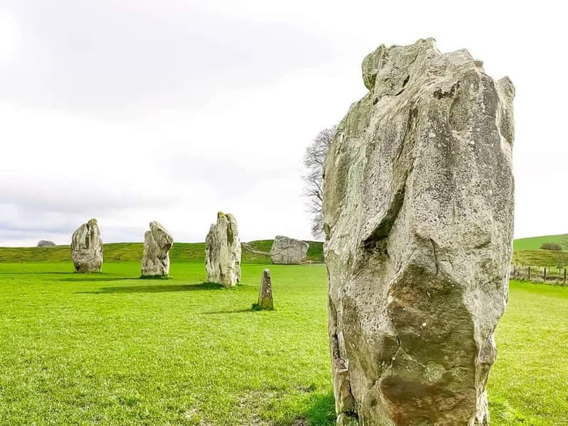 From London: Stonehenge & The Stone Circles of Avebury Tour - A prehistoric day trip from London that feels like a real story