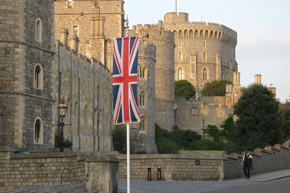 From London: Stonehenge, Windsor, and Bath Small Group Tour - Getting to Stonehenge early: your hour at a pre-crowd monument