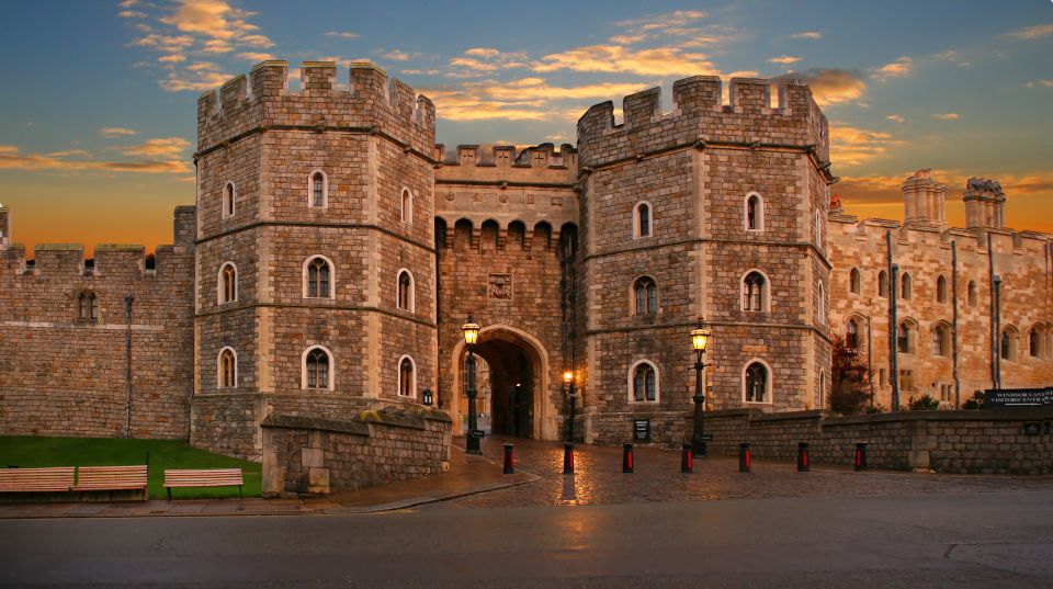 From London: Stonehenge, Windsor and Salisbury Guided Tour - Salisbury Cathedral Entrance: Getting Oriented With a Specialist
