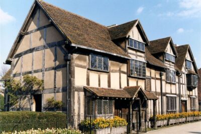From London: Warwick, Oxford, Stratford & Cotswolds Day Tour - The bus ride: comfort, audio headsets, and how to time your day