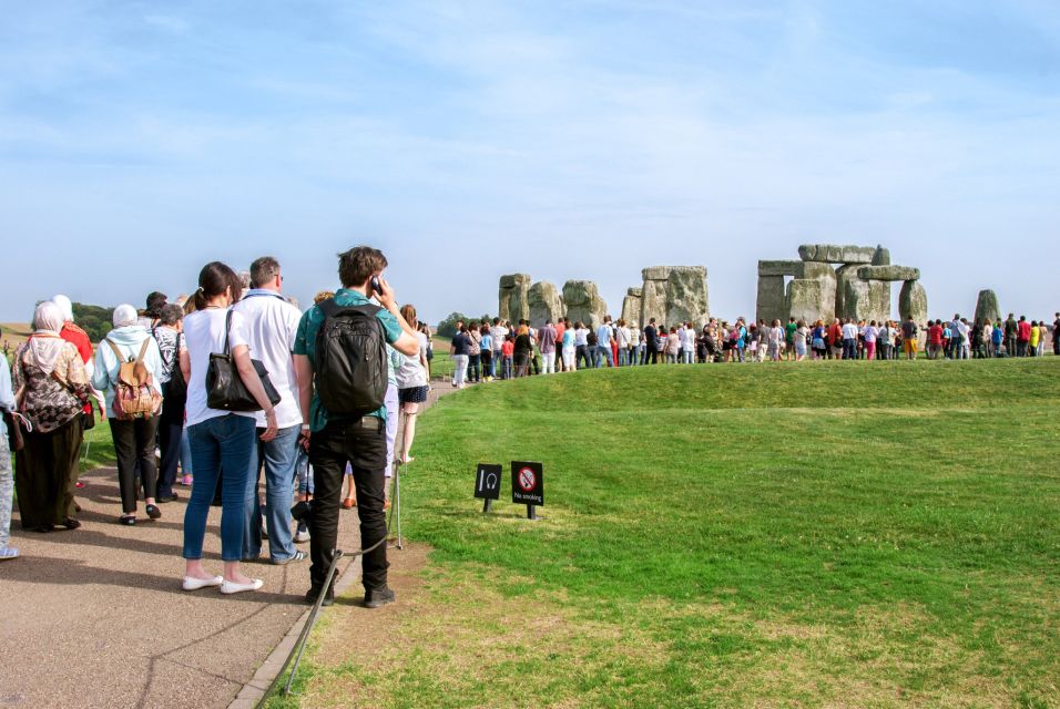 From London: Windsor Castle, Bath, and Stonehenge Day Trip - From Stop Z6 to a Fast Start: How the Day Begins