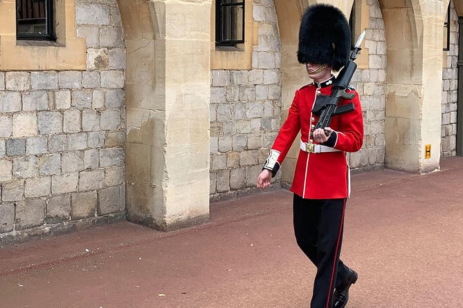 Full Day Excursion Royal London & Windsor in an Iconic London Black Cab - Central royal London: Buckingham, St James’s, and Horse Guards Parade