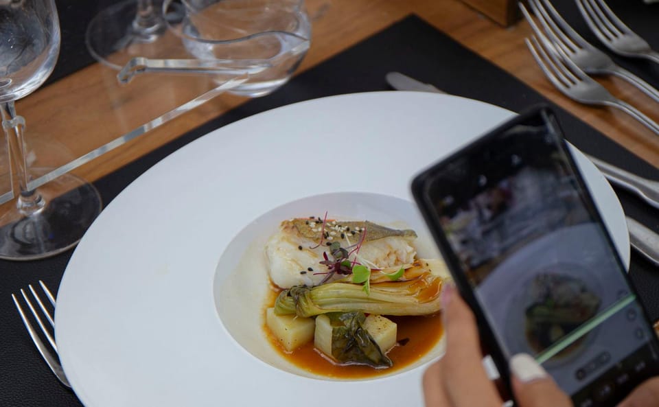 Gastronomic 6-course fine-dining dinner on Luxury London Bus - Should you book the Luxury London Bus 6-course dinner?