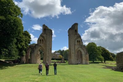 Glastonbury and Cheddar Gorge Guided Day Tour from London - The morning start at Earl’s Court: plan for the long day