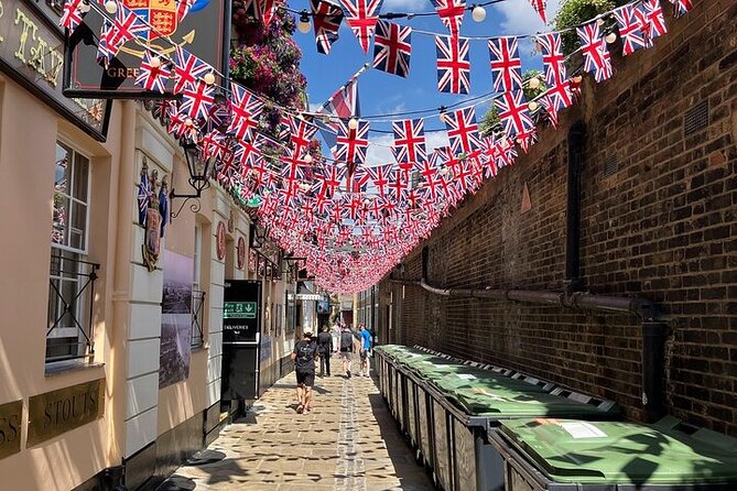 Greenwich, London: Real-world Adventure Game - How the game works: WhatsApp clues plus on-site puzzles