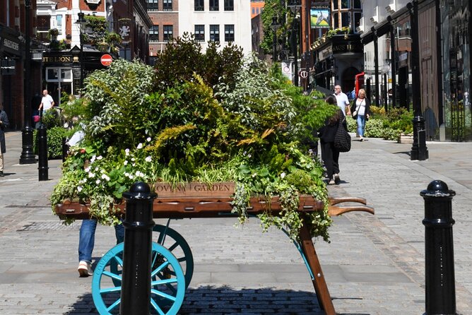 Guided Walking Tour of Covent Garden in London - Hearing what’s playing now (and why that’s useful)