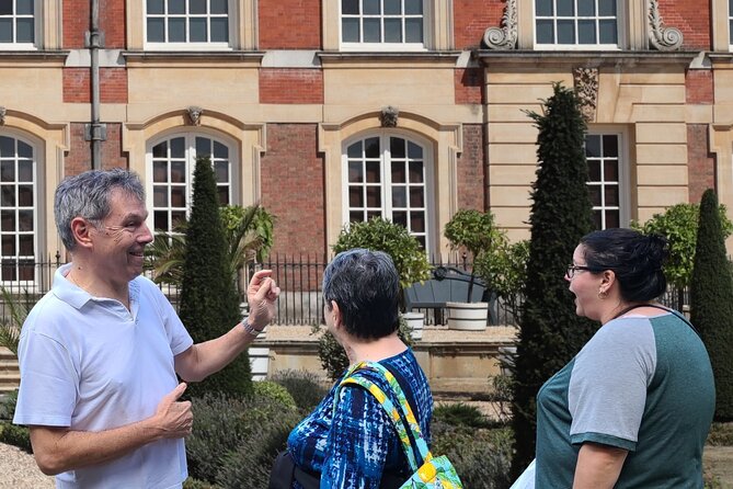 Hampton Court Guided Tour. Full day Access & High Tea - Inside Hampton Court Palace: Tudor stories in a guided 2-hour tour