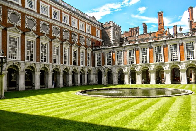 Hampton Court Guided Tour. Full day Access & High Tea - Using your remaining time well: gardens and palace on your terms