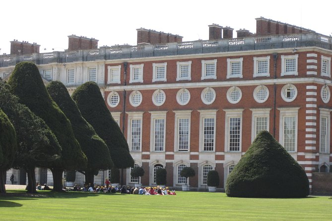 Hampton Court Palace 3hr tour: Henry VIII's & William III's intriguing Palaces - Getting to the meeting point and knowing where Sandy will be