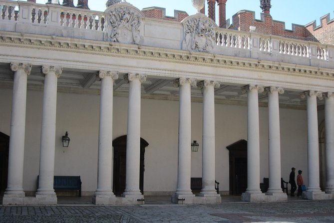 Hampton Court Palace 3hr tour: Henry VIII's & William III's intriguing Palaces - William III’s state apartments: weaponry, optical illusions, and odd rules