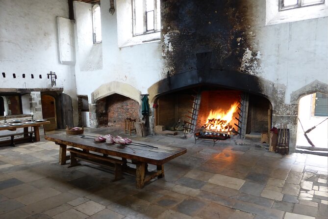Hampton Court Palace Private Guided Tour - Why private guiding feels calmer (and better) at a famous palace