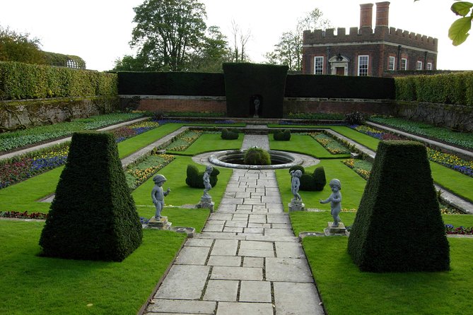 Hampton court palace private tour from London - Should you book this Hampton Court Palace private tour from London?