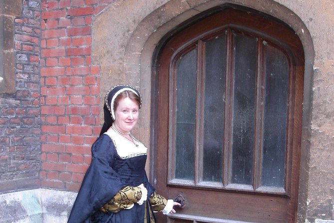 Hampton Court Palace Private Tour - Secrets of Henry VIII - Hampton Court Highlights and Gardens: The Story Comes With the Walk