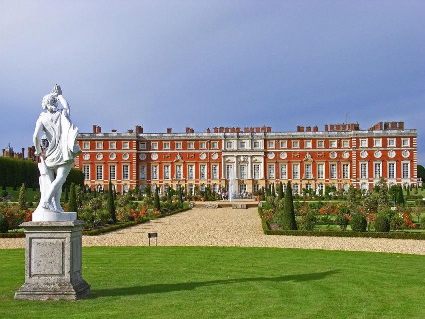Hampton Court Palace Private tour With Fast Track Entry - The 2.5 hours inside: how to pace Henry VIII and friends