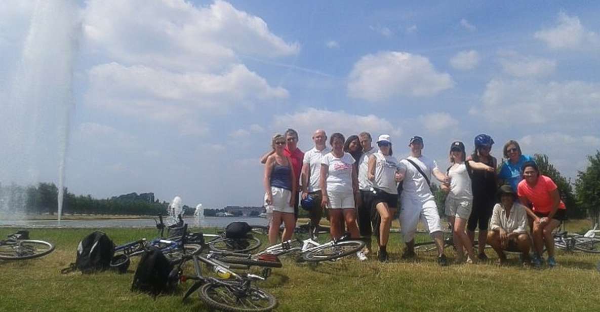 Hampton Court Palace: River Thames Bike Tour - Richmond start: bikes, helmets, and getting rolling without stress