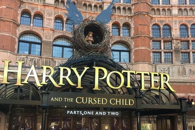 Harry Potter Filming Locations: Private Black Cab Tour in London - Lambeth Bridge to Tower Bridge: Knight Bus to the fire bolt view