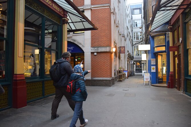Harry Potter London Small Group Walking Tour - Stop 4: Borough Market and the triple-decker bus drop-off